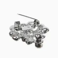 Зажим для кардигана "Ажур", завитки, цвет белый в серебре