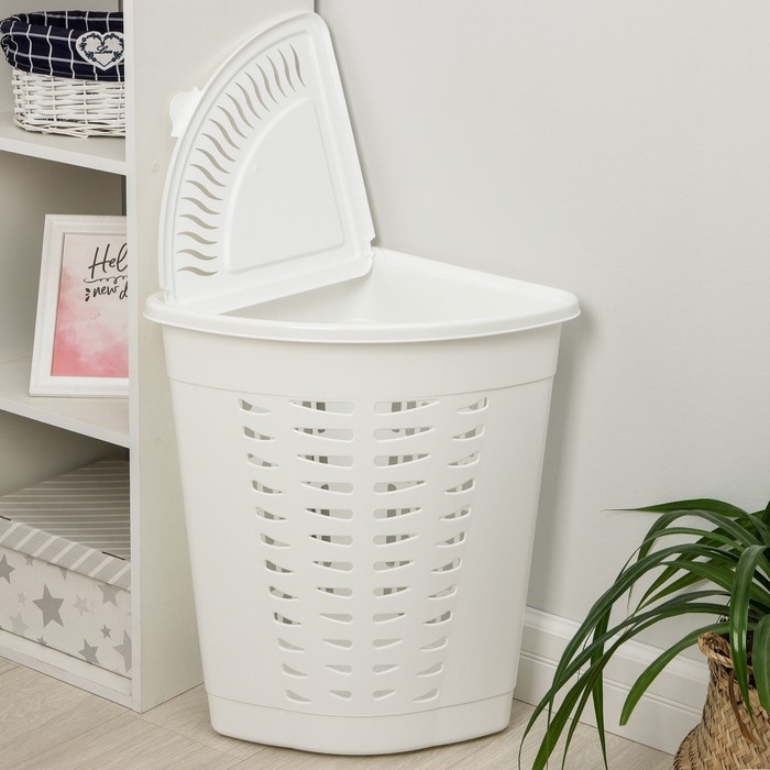 Корзина для белья угловая с крышкой, 45 л, 38&times;38&times;56 см, цвет белый