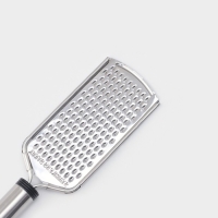 Тёрка для сыра Доляна &laquo;Помощник&raquo;, 24 см, с ручкой, серебристая, чёрная