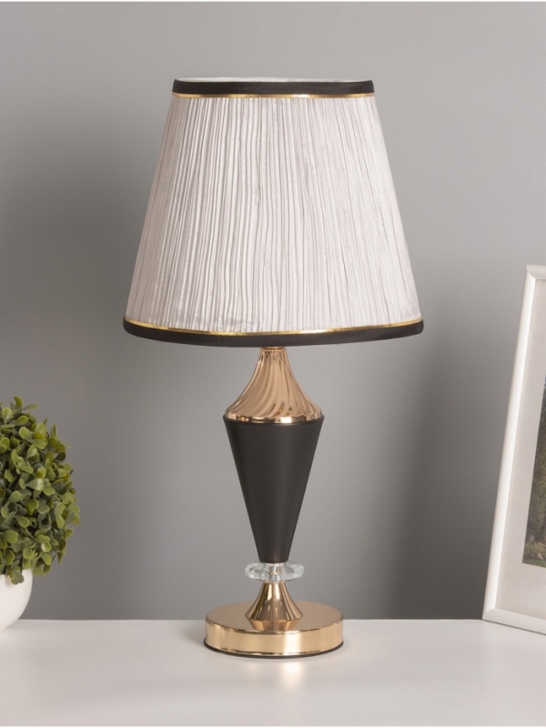 Лампа настольная &laquo;Барин&raquo; 1х40Вт Е27 черный/золото 25х25х47см