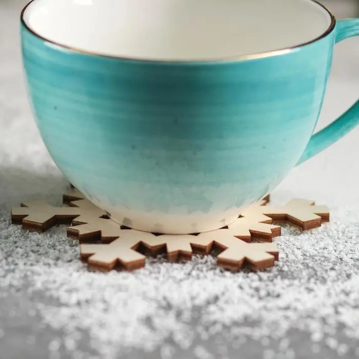 Подставка деревянная под горячее Доляна &laquo;Снежинка&raquo;, 9&times;9 см