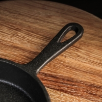 Сковорода чугунная Magma &laquo;Вилфред&raquo;, 15,5&times;3 см, с 2 сливами и чугунной ручкой