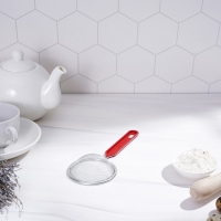 Сито для просеивания Доляна &laquo;Хозяюшка&raquo;, d=8 см, цвет красный