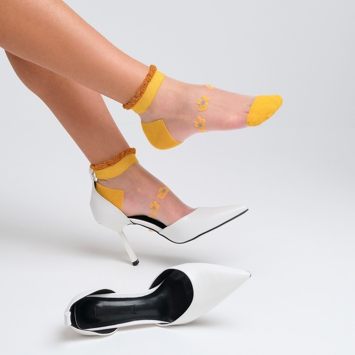 Носки женские стеклянные MINAKU &laquo;Цветы&raquo;, цвет жёлтый, размер 35-37 (23 см)