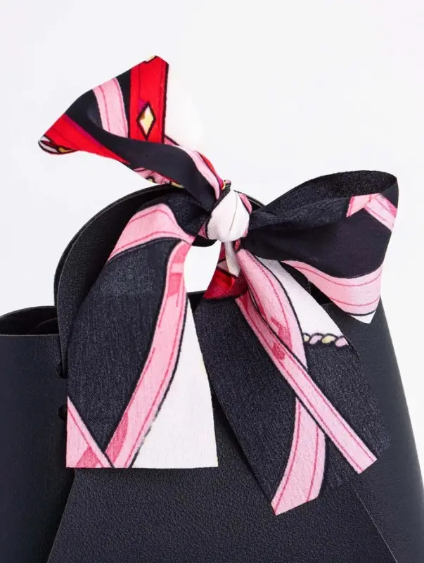 Кожанная подарочная сумочка 13 х12 х 5,5 см чарная