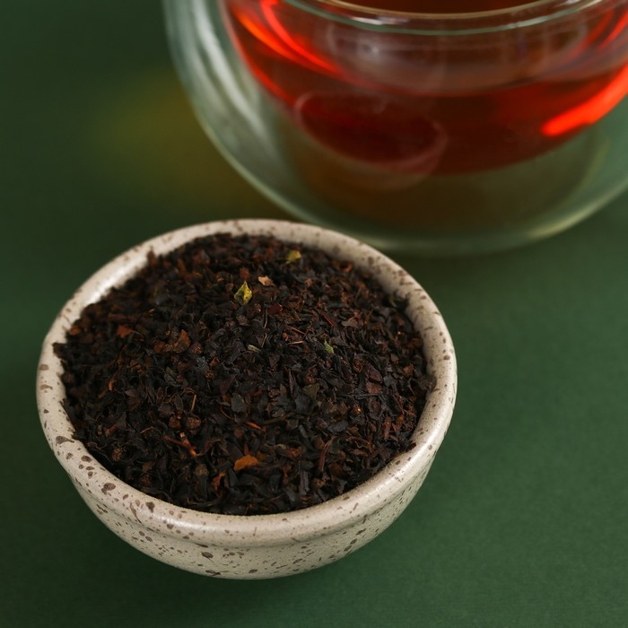 Набор &laquo;Лучшему на свете мужчине&raquo;: чай чёрный с чабрецом 50 г., конфеты шоколадные с начинкой 100 г., печенье с предсказаниями