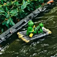 Садовая фигура 17 х 11 х 9,5 см "Лягушки на плоту" Водоплавающая