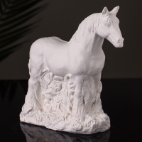 Статуэтка "Конь в  траве стоит " 12х14х6 см, натуральный