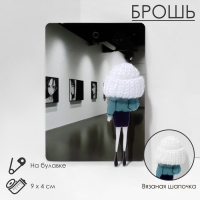 Брошь &laquo;Девочка&raquo; в свитшоте, цветная в серебре