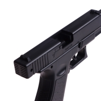 Пистолет &laquo;Глок&raquo;, мягкие пули и вылетающие гильзы, автоматическая перезарядка