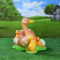 Садовая фигура "Утка с утятами" 48х32х32см Садовая фигура "Утка с утятами" 48х32х32см