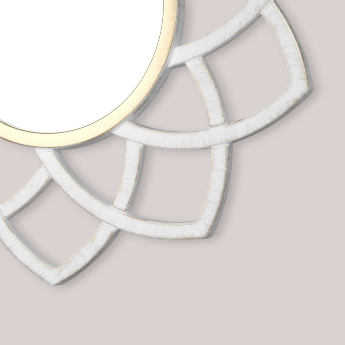 Зеркало настенное Зеркало настенное "Лепестки", круглое , 49,5х49,5 см, белый с золотом