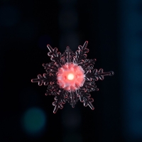 Светодиодная игрушка на липучке «Снежинка» 11 см, батарейки LR44х3 (в комплекте), свечение мульти Светодиодная игрушка на липучке «Снежинка» 11 см, батарейки LR44х3 (в комплекте), свечение мульти