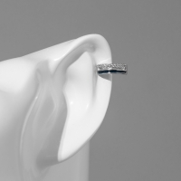 Серьга &laquo;Кафф&raquo; чёрные и белые линии, цвет чёрно-белый в серебре