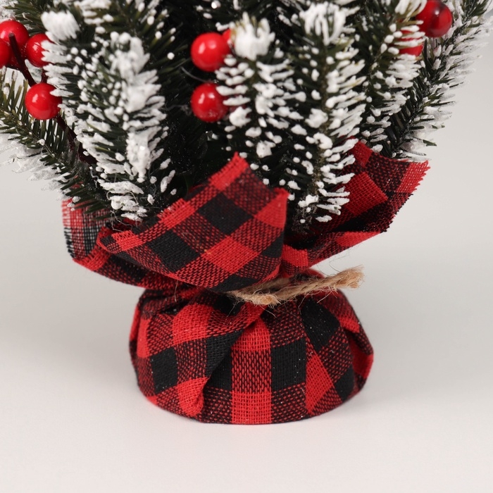 Искусственная ёлка заснеженная настольная &laquo;Зимнее волшебство. С ягодками&raquo; в мешочке, 17 см, ветки литые отгибаются