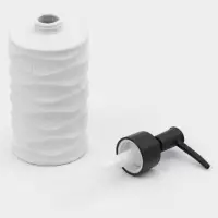 Дозатор для жидкого мыла "Волны", цвет белый