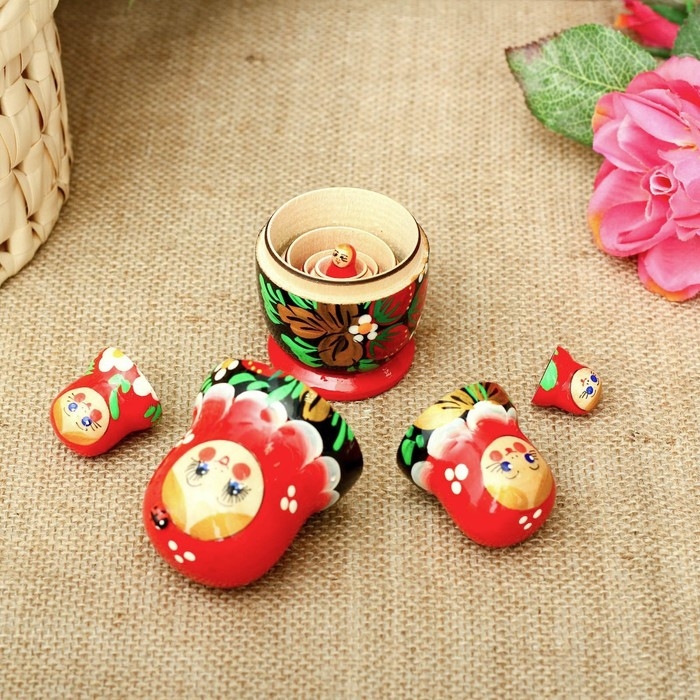 Матрёшка &laquo;Божья коровка&raquo;, красный платок, 5 кукольная, 9-11 см