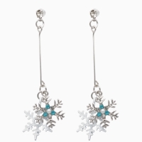 Серьги висячие со стразами &laquo;Новогодние&raquo; две снежинки, цвет бело-голубой в серебре