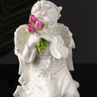 Фигура "Ангел с букетиком" 15х8х9 см, цвет перламутр