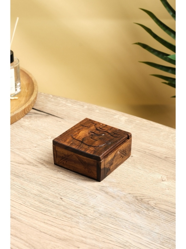 Шкатулка резная "Дельфин" дерево соно, 10х10х5 см