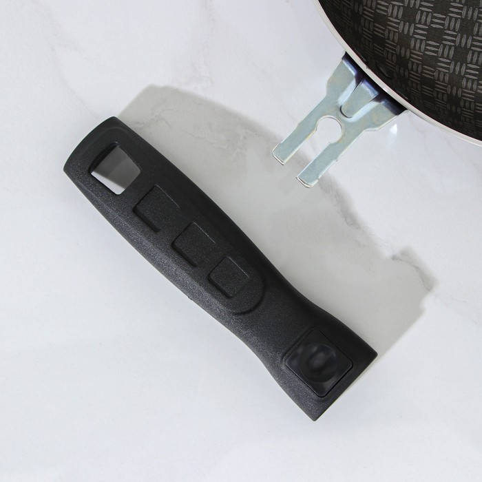 Сковорода &laquo;Хозяюшка&raquo;, d=20 см, съёмная ручка, стеклянная крышка, антипригарное покрытие, цвет бордовый