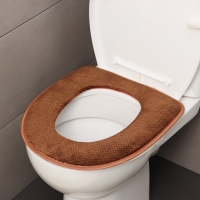 Чехол на сиденье для унитаза на липучках Доляна &laquo;Плюш&raquo;, 34&times;40 см, цвет МИКС