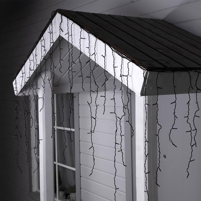 Гирлянда «Бахрома» 3 × 0.9 м, IP44, УМС, тёмная нить, 232 LED, свечение белое, 220 В Гирлянда «Бахрома» 3 × 0.9 м, IP44, УМС, тёмная нить, 232 LED, свечение белое, 220 В