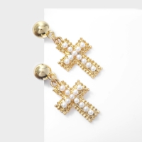 Серьги с жемчугом &laquo;Крестики&raquo; на бусинах, цвет белый в золоте