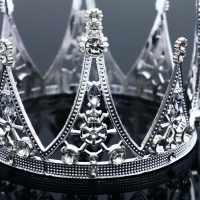 Топпер для торта &laquo;Корона с камнями&raquo;, цвет серебро