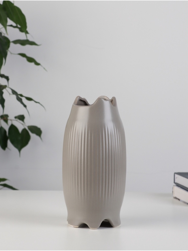 Ваза керамика настольная "Вайолэт" 20х8,5 см, серый