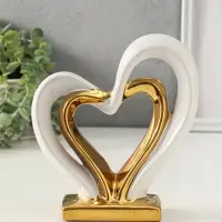 Сувенир керамика "Сплетённые сердца" белый с золотом 5,5х17,5х19,5 см