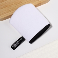 Варежка для умывания, 12,5 &times; 10 см, с подвесом, цвет белый/чёрный