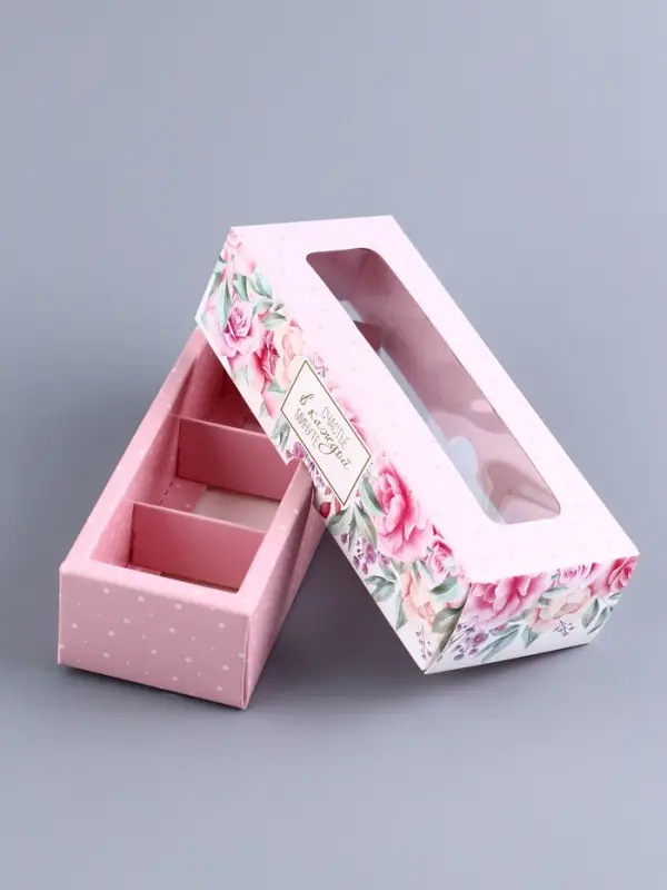 Коробка с обечайкой для 3 конфет, с окном &laquo;Презент&raquo;, 13&times;5&times;3.3 см