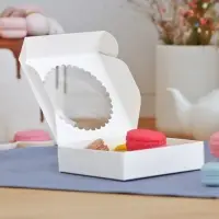 Подарочная коробка сборная с окном, белый, 11.5&times;11.5&times;3 см