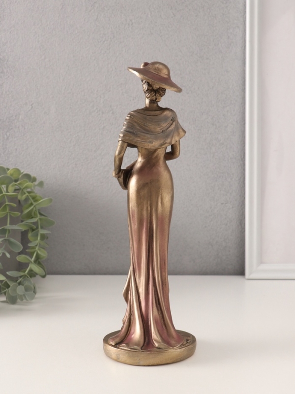 Сувенир полистоун "Леди в шляпке с накидкой на плечах" 8,5х8х26,5 см