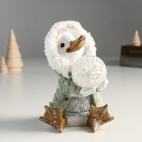 Сувенир полистоун свет "Гусь в шубке с капюшоном со снежком" 10х10х14 см Сувенир полистоун свет "Гусь в шубке с капюшоном со снежком" 10х10х14 см