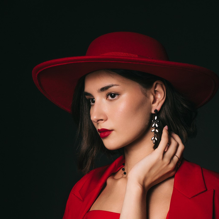 Серьги висячие со стразами &laquo;Ажур&raquo; весеннее настроение, цвет чёрный, 7см