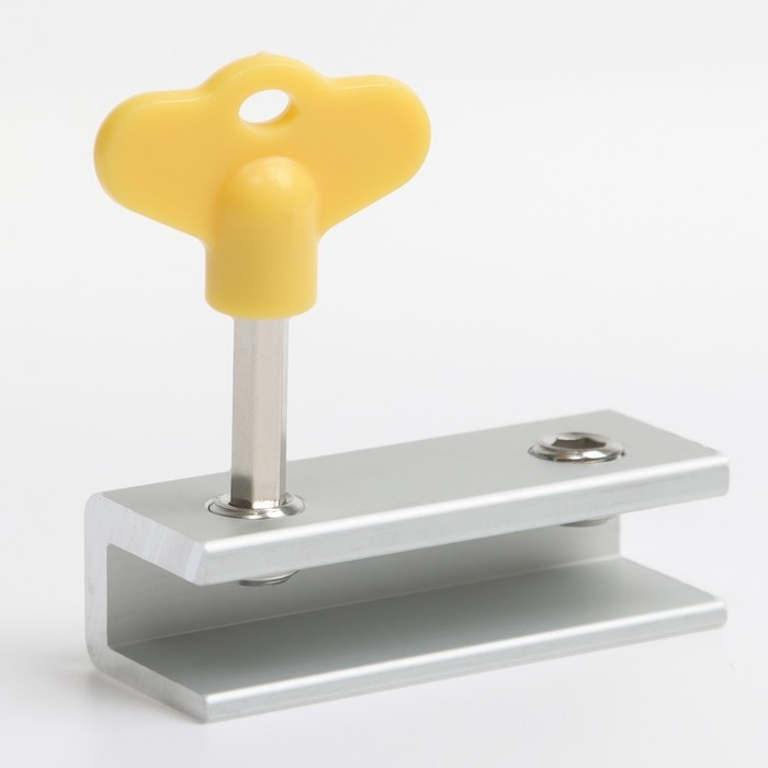 Блокиратор для окон и раздвижных дверей «Ключик», под профиль 16 мм, 2 крепления, цвет желтый, Крошка Я Блокиратор для окон и раздвижных дверей «Ключик», под профиль 16 мм, 2 крепления, цвет желтый, Крошка Я