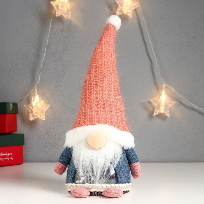 Кукла интерьерная свет "Дед Мороз в розовом вязаном колпаке" 32х12х11 см