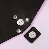 Крышка-клапан для сумки, с ручкой, на магнитной кнопке, 23 &times; 21 см, цвет чёрный/серебряный