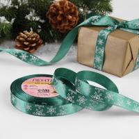 Новый год! Лента атласная &laquo;Снежинки&raquo;, 15 мм, 23 &plusmn; 1 м, цвет зелёный №56