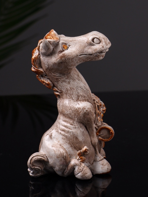 Статуэтка "Конь с букетом" 11см, цвет бежевый