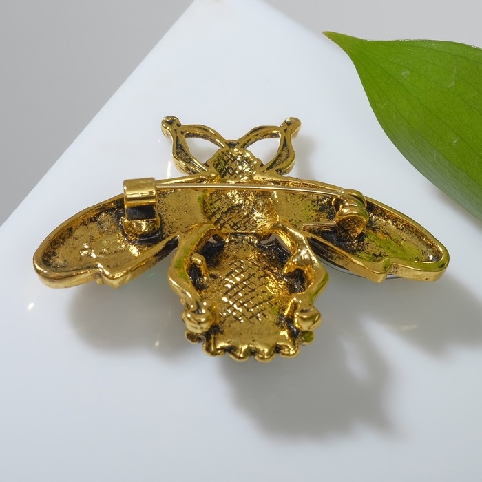 Брошь &laquo;Жук&raquo; с крыльями, цвет бело-изумрудный в чернёном золоте