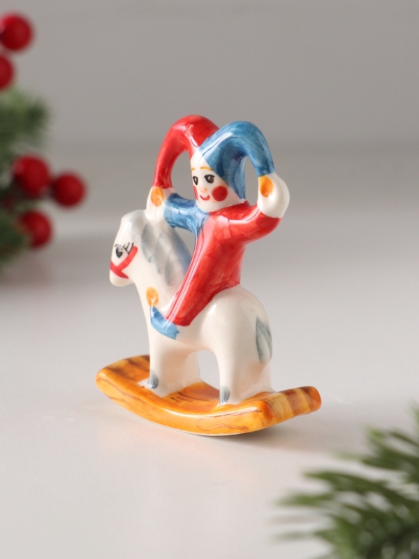 Качалка фарфоровая "Шут на коне",  9 см