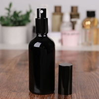 Бутылочка стеклянная для хранения, с распылителем &laquo;Black&raquo;, 100 мл, цвет чёрный