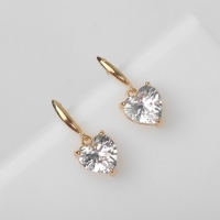 Серьги со стразами &laquo;Магия&raquo; сердечки, цвет белый в золоте