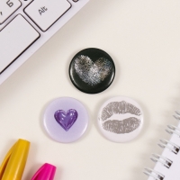 Значки закатные набор 3 шт d=25 мм "Отпечатки на сердце" 7х7 см Значки закатные набор 3 шт d=25 мм "Отпечатки на сердце" 7х7 см