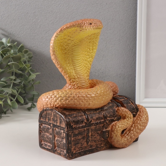 Копилка Копилка"КОБРА НА СУНДУКЕ " 20 х 17 х 12 см.
