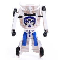 Робот «Полицейская машина», трансформируется Робот «Полицейская машина», трансформируется