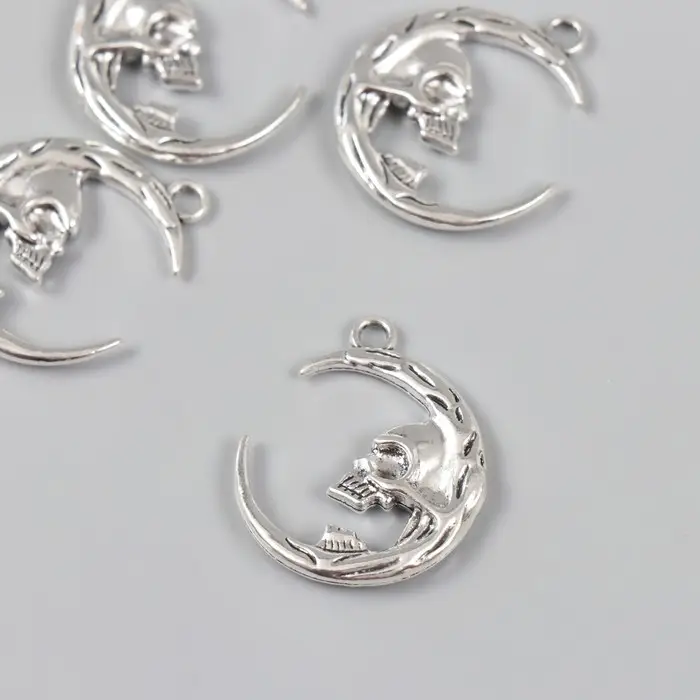 Декор для творчества металл "Череп в месяце" серебро 2,7х2,2 см